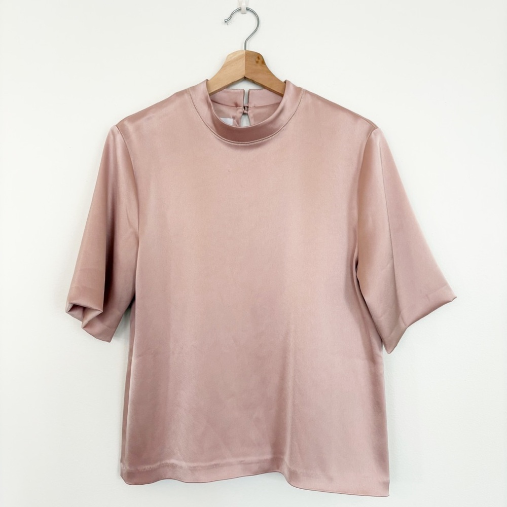 Nanushka || Kaden Satin‎ Boxy Tee in Himalayan Salt Light Pink Medium - Picture 2 of 8